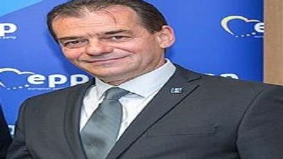 على الهواء.. رئيس وزراء رومانيا يعلن استقالته من منصبه