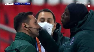 بسبب العنصرية.. ماذا قال الحكم الرابع في مباراة باريس سان جيرمان وباشاك شهير