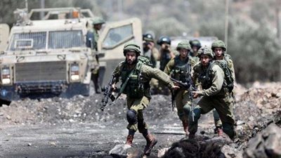 مطاردة سيارات وإطلاق نيران.. الجيش الإسرائيلي يحاصر بلدة نابلس