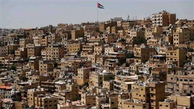 هزت الأردن.. رجلًا يعتدي على طفل بالساطور (تفاصيل)