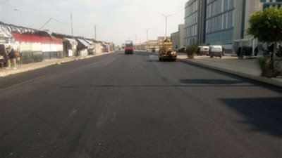 بتكلفة 18 مليون جنيه.. بدء أعمال رصف الطرق بمنطقة المصالح الحكومية بالإسماعيلية