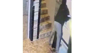 فتاة منتقبة تتعرض لـ اغتصاب داخل مصعد وكاميرات المراقبة تكشف الكارثة|شاهد