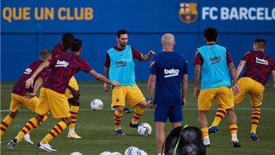 برشلونة يتدرب بدون راحة.. وغياب كوتينيو
