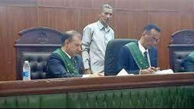 تجديد حبس شخصين بتهمة تجارة المخدرات بالمقطم