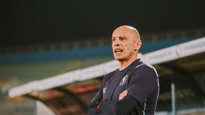 «أزمة الدولار وعقد لثلاثة أشهر» يقربان تاكيس جونياس من قيادة الزمالك