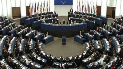 الاتحاد الأوروبي يوافق علي حظر إنتاج السيارات العاملة بالوقود اعتبارا من 2035