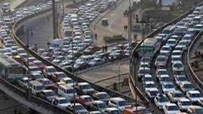 النشرة المرورية.. زحام مروري بمعظم الطرق الرئيسية بالقاهرة والجيزة