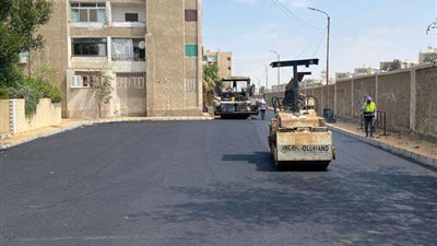 جهاز تعمير سيناء ينفذ أعمال الرصف بمنطقة عمارات الإعلام بالإسماعيلية