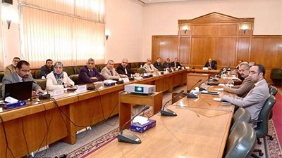 وزير الري يتابع توزيع المياه والمناسيب والتصرفات بشبكة الترع والمصارف