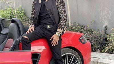 تعرف علي سيارات لاعب النادى الأهلى 