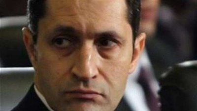 مُساجلة لفظية بين علاء مبارك وإعلامي إسرائيلي بعد فيديو رش المتظاهرين.. والأخير: «فرحنا بعد براءة والدك»