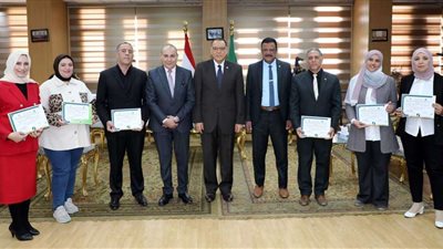 تكربم البيطريين الحاصلين على دورة «الاستعداد لمرض إنفلونزا الطيور» بالشرقية