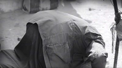 تصرف رائع من عامل بعد حصوله على مكافأة بنهار رمضان.. شاهد ماذا فعل