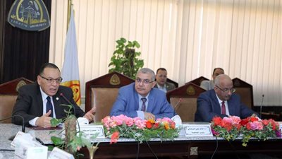 محافظ الشرقية يشارك اجتماع مجلس جامعة الزقازيق