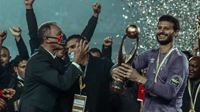 الأهلي يرسل مؤمن زكريا إلى إنجلترا