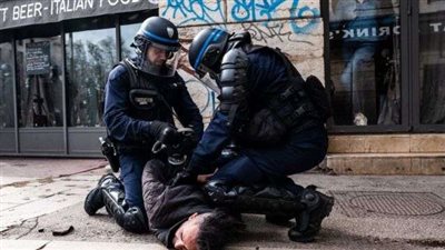 باريس على صفيح ساخن.. اشتباكات بين الشرطة الفرنسية والمتظاهرين