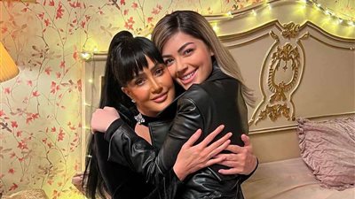 غادة عبد الرازق تكشف علاقتها بليلى أحمد زاهر