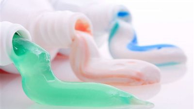 يقتل الفيروس خلال ساعتين.. دراسة تكشف سر خطير في معجون الأسنان