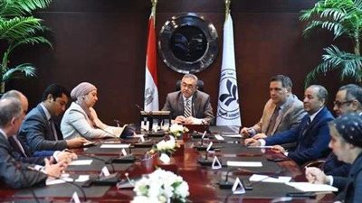 رئيس هيئة الاستثمار يبحث مع «Mytilineos » اليونانية فرص التعاون