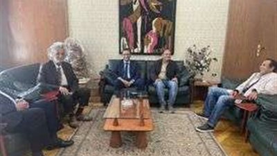 البلشي يستقبل نقيب أطباء مصر بمقر نقابة الصحفيين لتقديم التهنئة بفوزه في الانتخابات