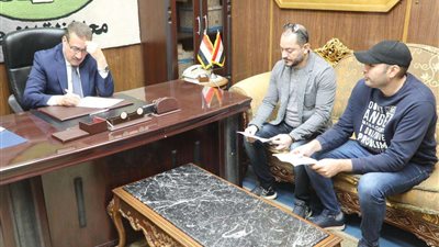 محافظ المنوفية يعقد لقاءه اليومي بالمواطنين.. ويوجه باتخاذ اللازم تجاه شكواهم