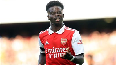 نجم أرسنال السابق: ساكا في قمة مستواه