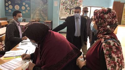 بالصور .. توزيع شرائح التابلت لطلاب المرحلة الثانوية ببنها