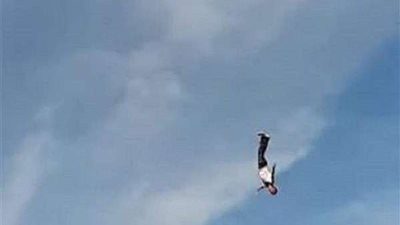 سائحة تنهي رحلتها الترفيهية بسقوطها من ارتفاع 100 متر