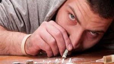 رفضت تعاطيه الهيروين.. شاب ينتقم من والدته بطريقة شيطانية