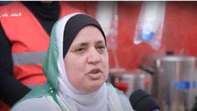 بالمجان | الحاجة عزيزة توفر الإفطار و السحور للبسطاء