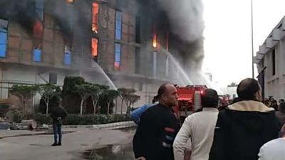 حريق هائل بميناء الإسكندرية