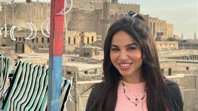 رامز جلال لنسرين أمين:  حاطة ايشادو ولا مضروبة بالبونيات والتوكة معفنة