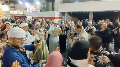 موظفو وعمال الزمالك يستقبلون مرتضى منصور بالطبل والمزمار