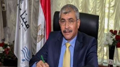 رئيس هيئة ميناء الإسكندرية يكشف تفاصيل حريق مخزن البضائع.. فيديو