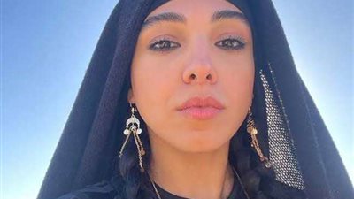 بعد ظهورها في المداح..دنيا عبد العزيز توجه رسالة إلى سلمى أبو ضيف