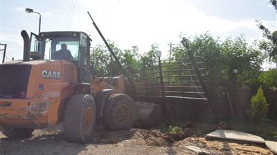 حملة مكبرة لرفع الإشغالات على الطريق الزراعي بقها