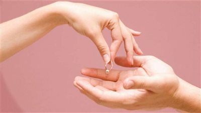 فتاة تعيد خاتما بـ65 ألف جنيه لخطيبها والسبب صادم