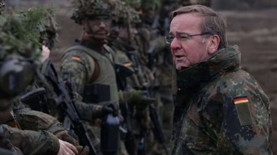 بسبب كييف.. وزير الدفاع الألماني يقر بوجود أزمة بمخزن أسلحة الجيش