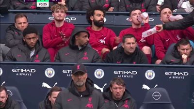 آثار الصيام على وجهه.. محمد صلاح يرفض شرب المياه بعد الخروج من مباراة مانشستر سيتي وليفربول