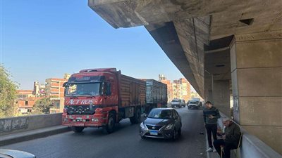 عاجل.. غلق كوبرى بركة السبع بعد اصطدام شاحنة وحدوث تلفيات.. تفاصيل