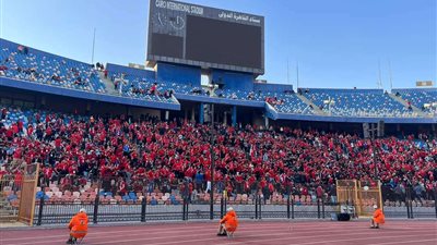 جماهير الأهلي تتوافد على ستاد القاهرة قبل ساعات من لقاء الهلال..صور