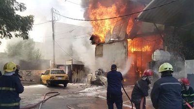 العراق.. الدفاع المدني يسيطر  على حريق هائل في العاصمة