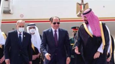 السيسي يصل إلى مطار جدة للقاء ولي العهد السعودي