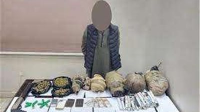 ملاحقة تجار الكيف.. القبض على تاجر مخدرات بـ12 كيلو حشيش وسلاح ناري