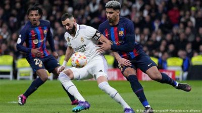 ماركا: غضب مدريدي بسبب حكام الكلاسيكو أمام برشلونة