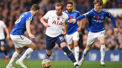 التعادل السلبي يحسم الشوط الأول من مباراة توتنهام أمام إيفرتون