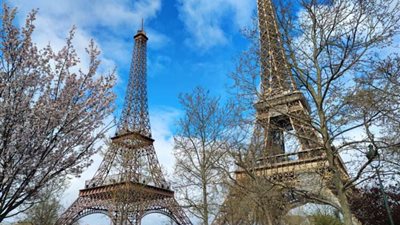 حقيقة وجود نسختين من برج إيفل