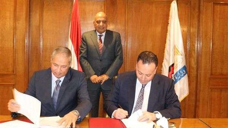 محمود عصمت وزير قطاع