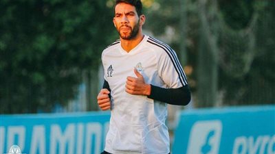طبيب بيراميدز: شريف إكرامي لن يقع في فخ المنشطات