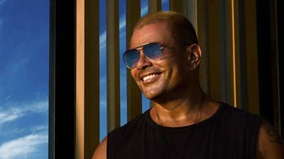 عبد الرحيم كمال : عمرو دياب يحمل طاقة إيجابية